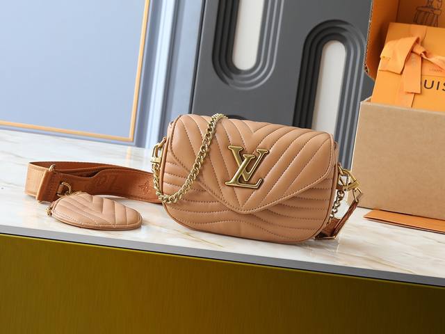 升级原版M53936 M56461 M56466 M56471 M56468 本款Multi Pochette New Wave手袋绗的滑柔由缝小牛而筑构皮成，