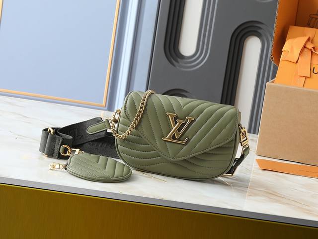 升级原版M53936 M56461 M56466 M56471 M56468 本款Multi Pochette New Wave手袋绗的滑柔由缝小牛而筑构皮成，