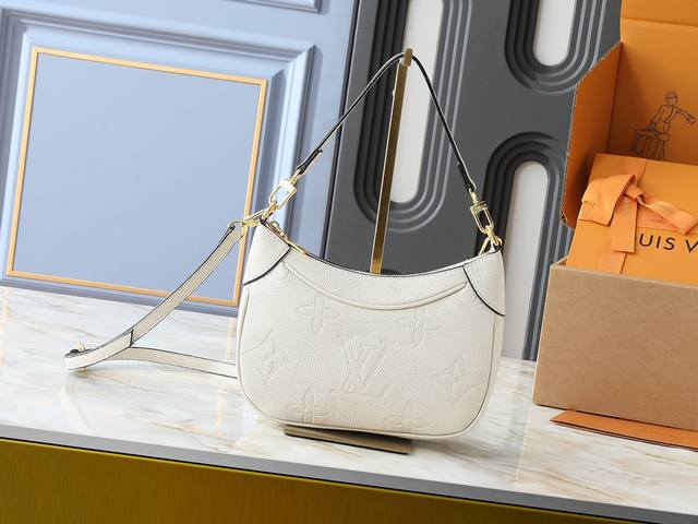 升级原版M46002 于新季伊始推出 Bagatelle 手袋，以 Monogram Empreinte 皮革塑造构型。流畅线条和柔软质感实现灵活背携，精巧设计