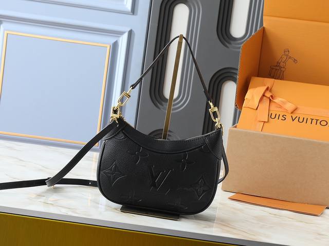 升级原版M46002 于新季伊始推出 Bagatelle 手袋，以 Monogram Empreinte 皮革塑造构型。流畅线条和柔软质感实现灵活背携，精巧设计