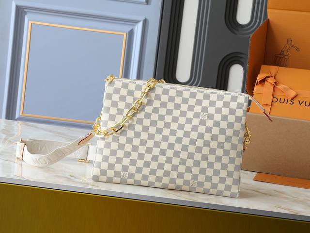 升级原版 大号M57791黑色漆皮 M57783黑色M50268 M57782墨绿色M59279焦糖Coussin 中号手袋于 春夏时装秀俘获视线 34 X 2