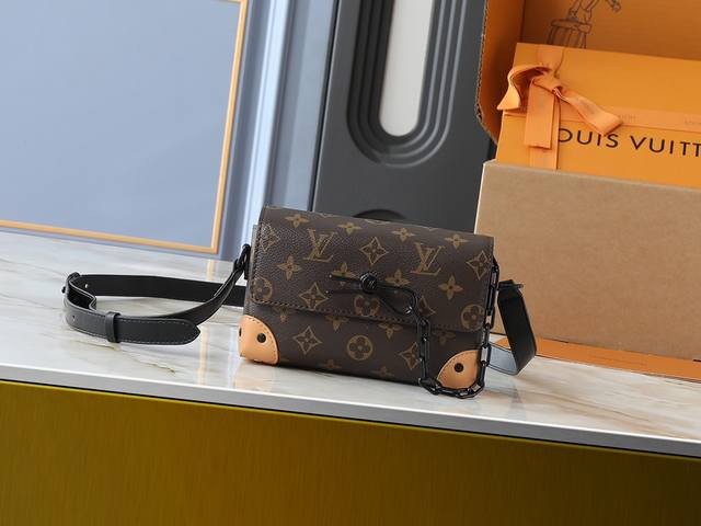 升级原版 M81746 M82917 M82916 M82918 M83613 M40674 本款 Steamer 迷你手袋取材鲜亮 Taurillon 皮革，