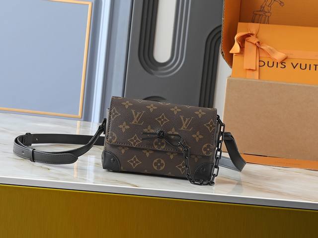 升级原版 M81746 M82917 M82916 M82918 M83613 M40674 本款 Steamer 迷你手袋取材鲜亮 Taurillon 皮革，