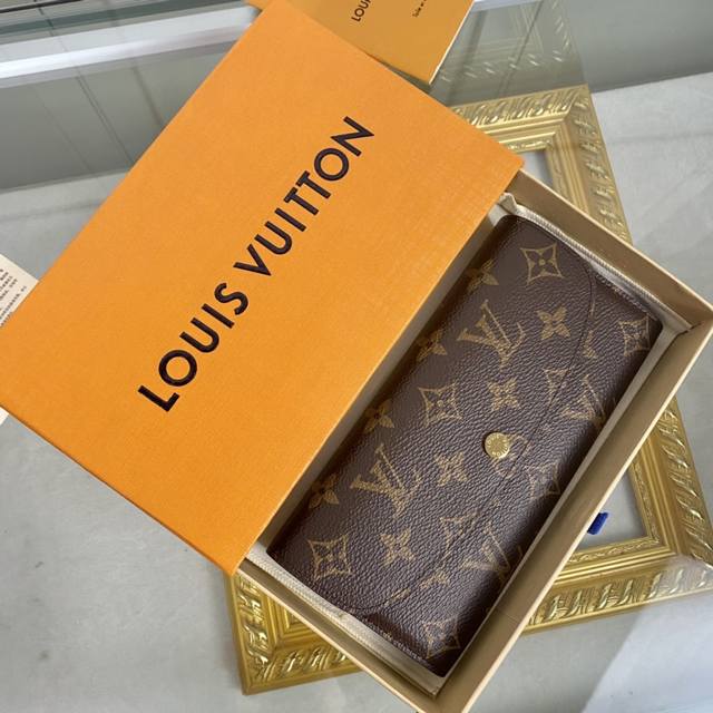 M61289！老花粉色！长款钢钉豆豆钱包 ！尺寸：19*10！ 功能实用且设计华美的 Emilie 钱夹60136 采用柔软的 Monogram 帆布制成，衬以