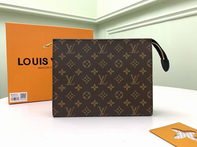 工厂P价 顶级原单 M46037Poche Toilette 盥洗袋取材路易威登经典 Monogram 帆布和细腻牛皮革，搭配拉链，共同彰显匠心细节和雅致风尚。