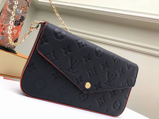 工厂P价 顶级原单 M64099宝蓝由Monogram Empreinte帆布面料裁制而成的Pochette Felicie内含两个可脱卸口袋，是携带整理您的日