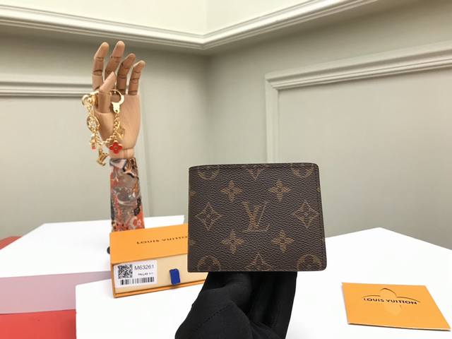 工厂P价 顶级原单 M62294老花，M63261老花由风格阳刚的Monogram Eclipse帆布面料裁制而成，此款Slender钱夹小巧而纤薄。可容纳所有