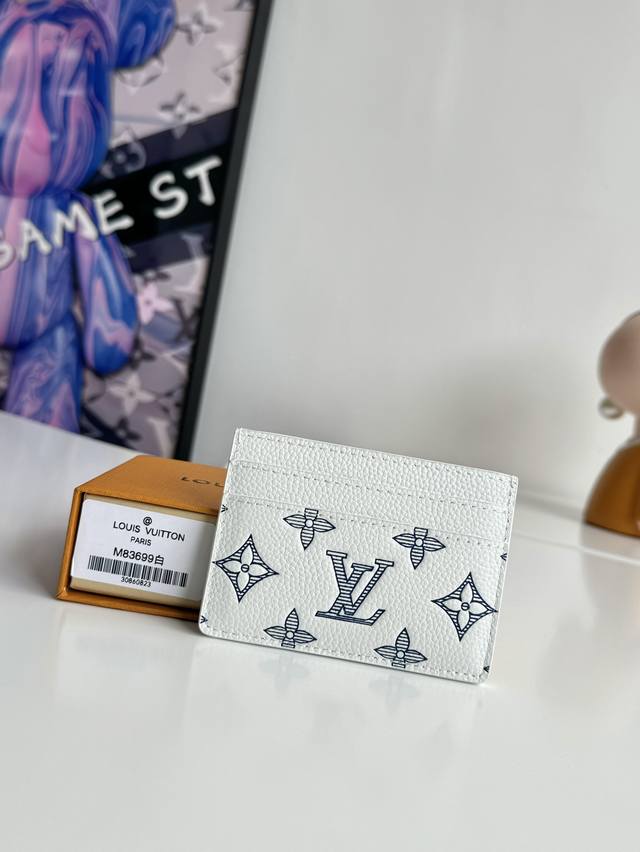 工厂P价 海外原单M83699白色独家实拍！此款采用全新Monogram Eclipse涂层帆布材质的卡片夹风格靓丽而时髦，体积小巧，可轻松收入口袋中。配有中央