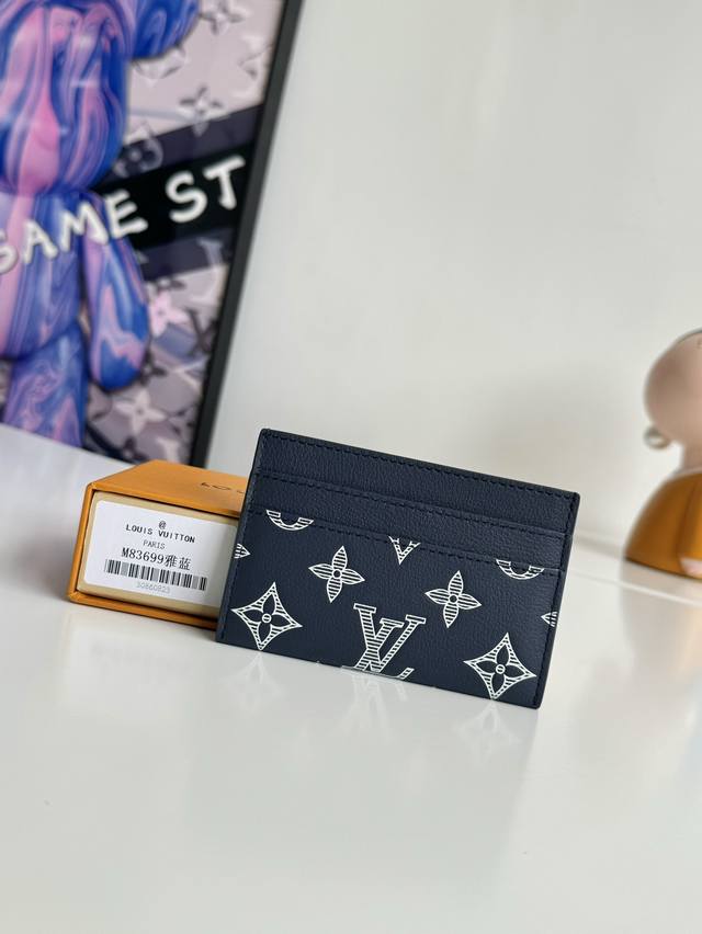 工厂P价 海外原单M83699蓝色独家实拍！此款采用全新Monogram Eclipse涂层帆布材质的卡片夹风格靓丽而时髦，体积小巧，可轻松收入口袋中。配有中央