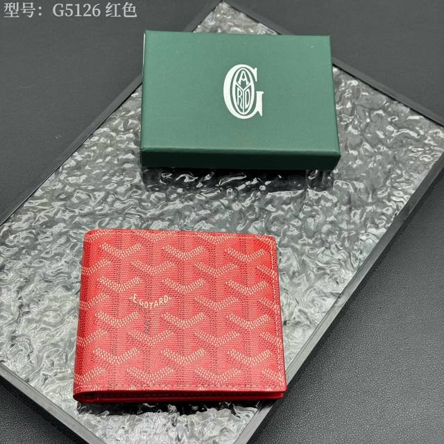 升级原版 爆款 戈雅钱包短款，Goyard8格卡位钱包，质感直接拉到满分里面可放8-10张卡左右，放现金，薄身不站位置，经典实用又耐看！短夹想要拿出与别人不同且