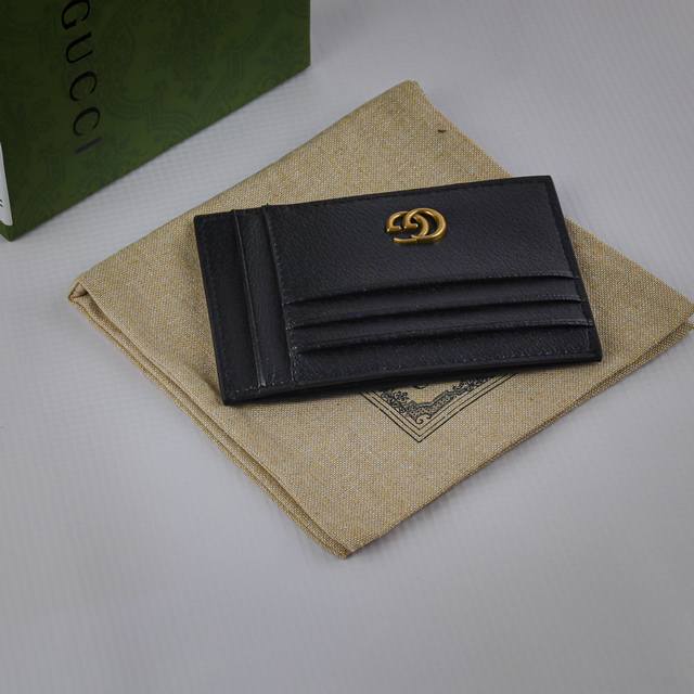 G家新款。市场顶级原版，专 柜品质 采用进口小牛皮，黑五金！精致做工。独家实物拍照质量如图可见 。款号: A722734，11*7。