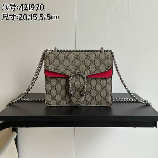 实拍# 款号：421970红色 尺寸：2015.55Cm 经典永不过时的酒神Dionysus系列封神！！ 虎头五金和链条质感十足！Pvc配皮 单夹层装粉饼、手机