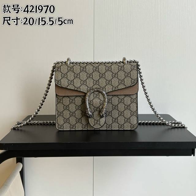 实拍# 款号：421970卡其 尺寸：2015.55Cm 经典永不过时的酒神Dionysus系列封神！！ 虎头五金和链条质感十足！Pvc配皮 单夹层装粉饼、手机