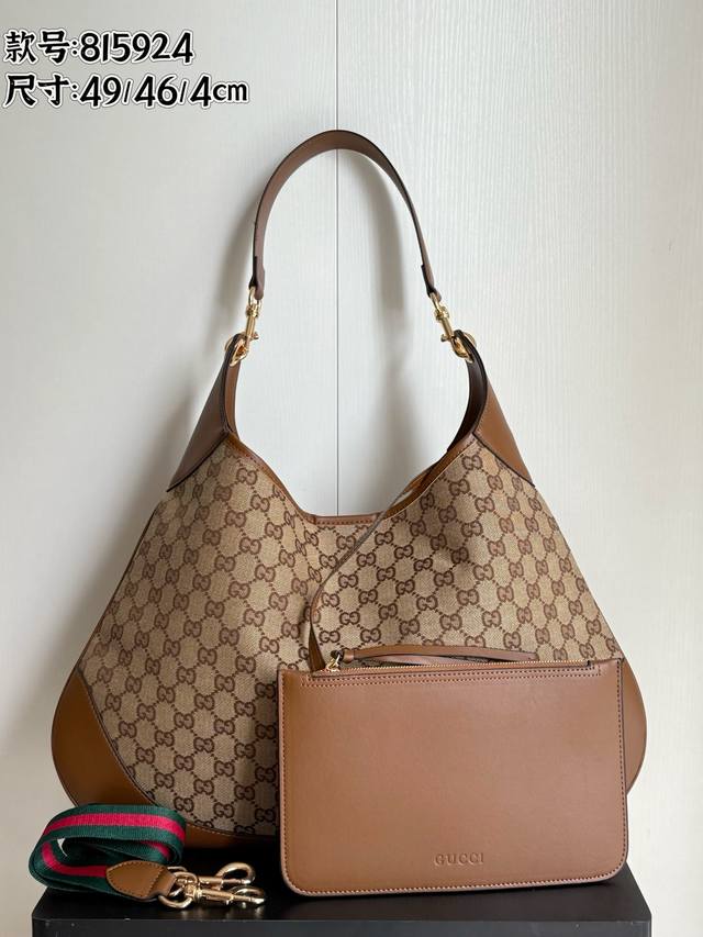 双肩带升级版实拍# 款号：815924 尺寸：49 46 4Cm G家托特包真的每一款都超级好看！ 扁平设计没想到这么能装 出勤旅游日常休闲都合适！ 可以说非常