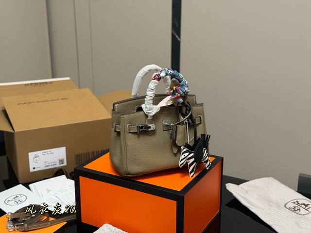 配折叠盒飞机盒 Size：20Cm 配长肩带 背铂金包的季节来啦 爱马仕Bk20原版品质 头层牛皮 手感！质感！