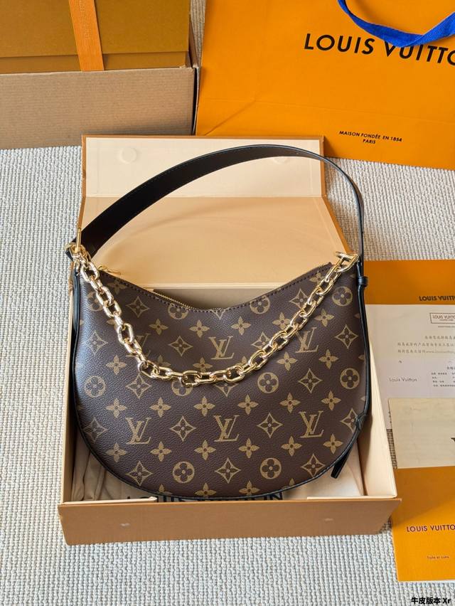 牛皮版本 Lv Cookie Bb 全老花，没有植鞣革，嗅到了耐用的气息。 这种包型真的很好背！ Lv老花上新啦 新款Cookie Bb来喽全新半月包型，可拆卸