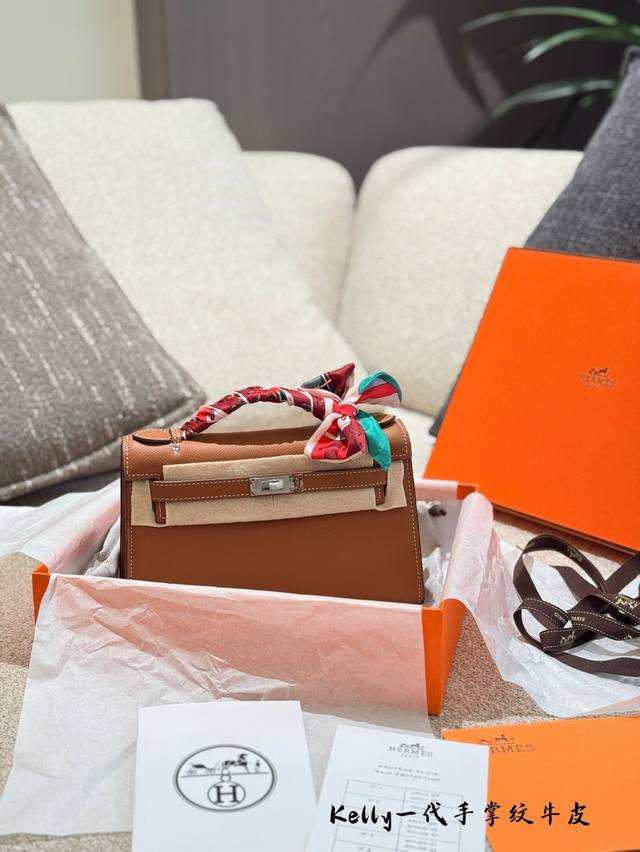 古典式的优雅Hermes Mini Kelly Mini Kelly-代22Cm掌纹金扣 在这个包上有-种旧时光沉淀下来的韵味~有女人味又不会过于甜腻,适合很 古典式的优雅Hermes Mini Kelly Mini Kelly-代22Cm掌纹金扣 在这个包上有-种旧时光沉淀下来的韵味~有女人味又不会过于甜腻,适合很