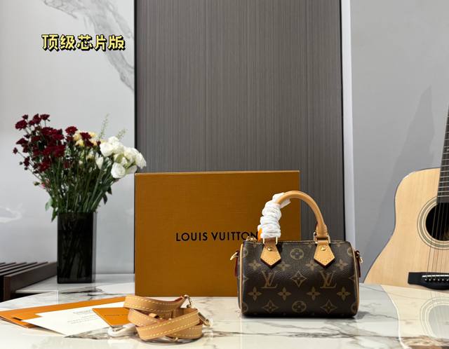 顶级原单 芯片版本 Speedy Nano枕头包 分享一 个精致包 经典老花+焦糖色包角皮质，包身保留了Monogram的柔软质感，你随手往那一放，整体气质就立