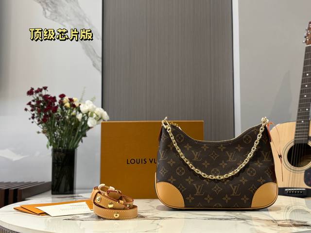 再次升级芯片 牛角包油膜颗粒感面料 Lv老花牛角包 单肩斜挎中古 Vintage包包，1896年诞生的经典牛角包，以扇形轮廓复刻中古美学，搭配 Monogram