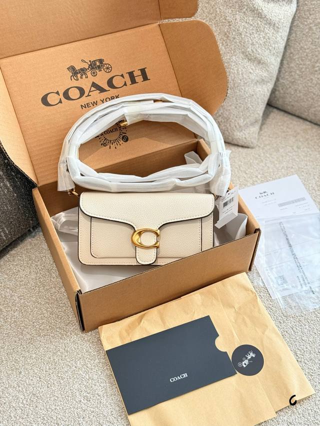 蔻驰新款 迷你 Tabby20#的甜酷黑色 接上一篇更新，甜酷女孩都爱的黑色 #Coach蔻驰Tabby系列是明星包型了 , 2月 新品更新到第四只配色的 包型