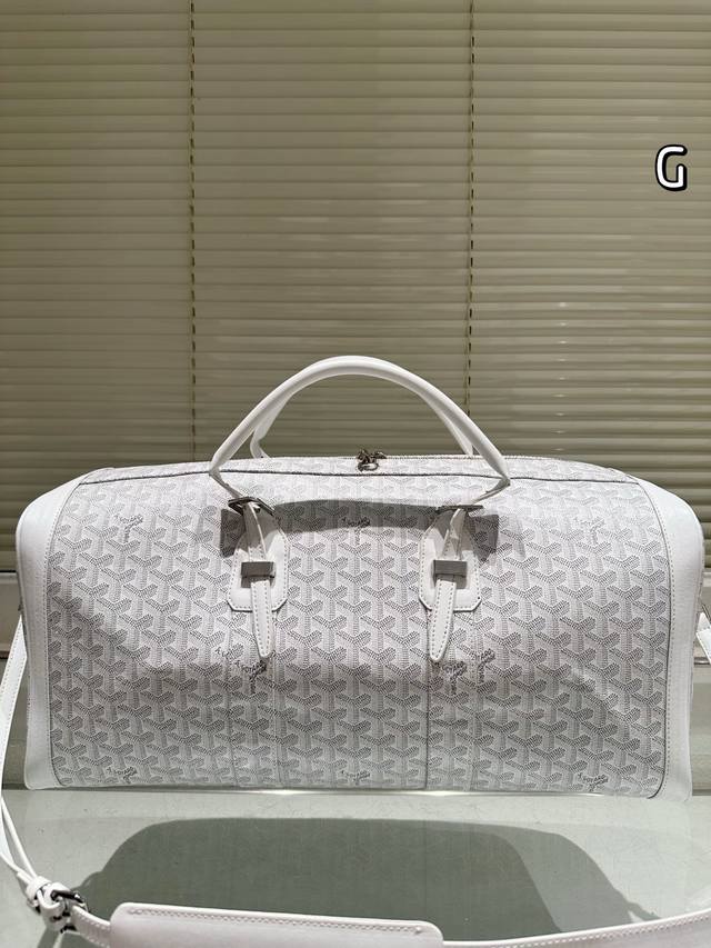 礼盒 Size：50.23Cm 戈雅Goyard旅行袋 从头到尾全部都是客订哦！ 另外收到的宝宝就会知道手腕带是立起来的[微笑][微笑] Goyard旅行包 出