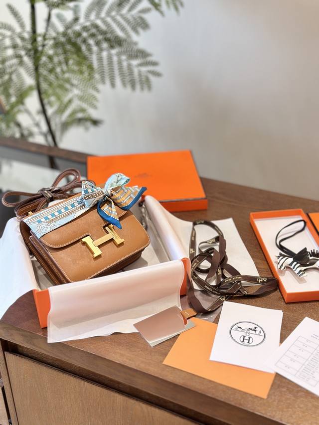 头层手掌纹Epsom牛皮 送丝带小飞马挂件Logo镜子 轻奢康康包性价比超高的经典搭配王 今天给大家推荐Hello家的康康包，颜值超耐打，经典又百搭 拍照出来也