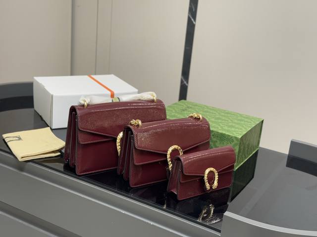 配折叠盒飞机盒 Size：18Cm 25Cm 28Cm 升级版 古奇最新酒神包包 比大号小一点 比以前的小号稍微大一点 搭配牛皮 超级Blingbling