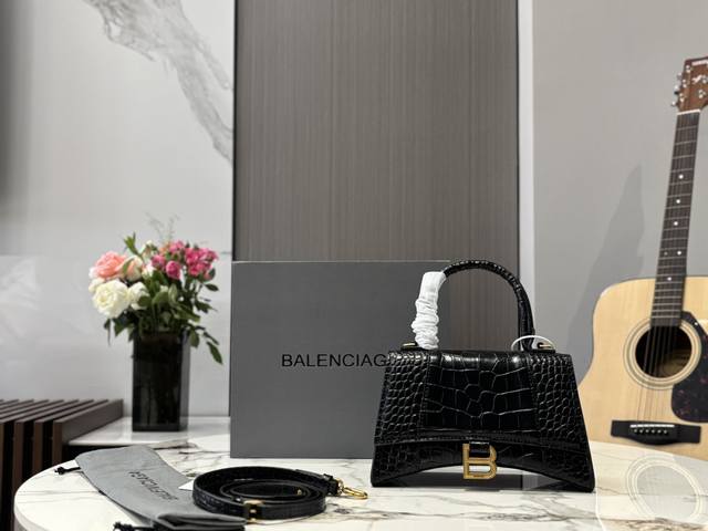 配折叠盒加飞机盒 巴黎世家沙漏包升级版 头层牛皮！ 真的超养眼！ Hourglass 牛皮沙漏包 尺寸: 23.15Cm