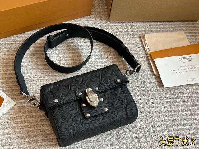 牛皮版本 新款男包Soultrunk盒子包 软盒子包上身超酷，手拎斜挎都可以, 日常通勤必备，时尚百搭 肩带可拆卸，可调节 尺寸19*15*7Cm双盒