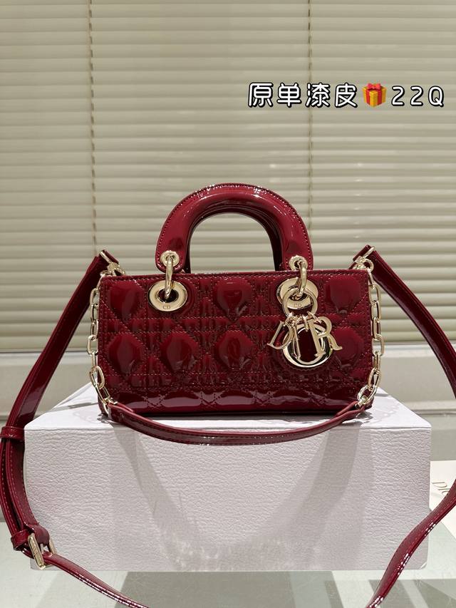 漆皮原单 Diorlady-Life限量款包包 新款Lady-Life包治百病不是假的含它实在是太美了，实物比照片好看，迪奥戴妃Yyds， 尺寸小号22 13C