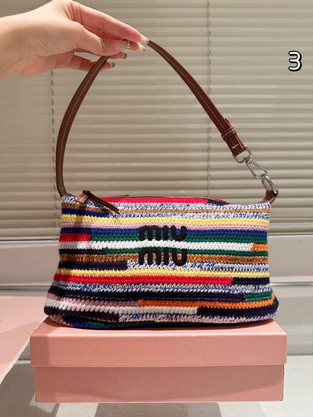 配盒 缪缪Miumiu 彩色编织包 怎么背都好看 手感很好 满足任何造型 尺寸25 12