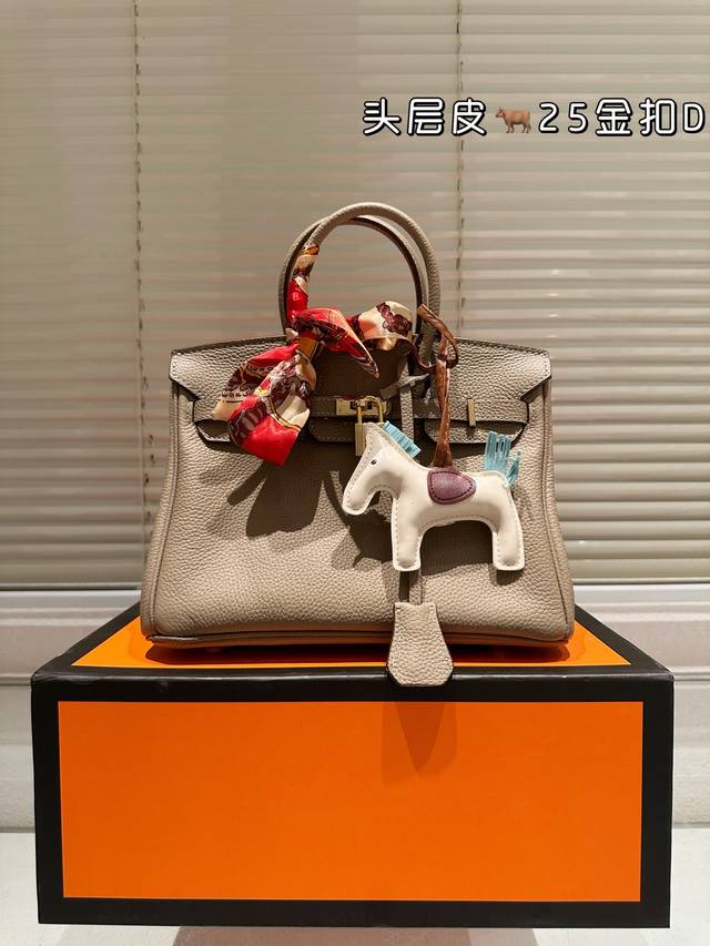 顶级原单 配盒 原版牛皮 细节完美 爱马仕 经典款 Size:25Cm 背铂金包的季节来啦 Bk原版品质 头层牛皮 手感!质感! 顶级原单 配盒 原版牛皮 细节完美 爱马仕 经典款 Size:25Cm 背铂金包的季节来啦 Bk原版品质 头层牛皮 手感!质感!