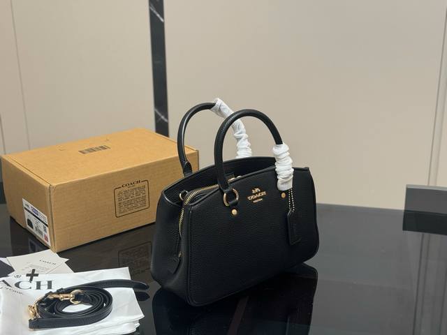 配飞机盒 Size：27.19Cm 蔻驰 新款Savannah戴妃 轻便实用 Pvc 特别配备了两个方便的外置口袋 经久耐用又实用！