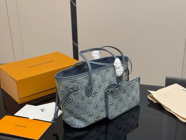 配折叠盒飞机盒 Size： 28.21Cm Lv Neverfull 中号购物袋！ 骨灰级产物！ 经典到无可复制！ 有质感！有味道！