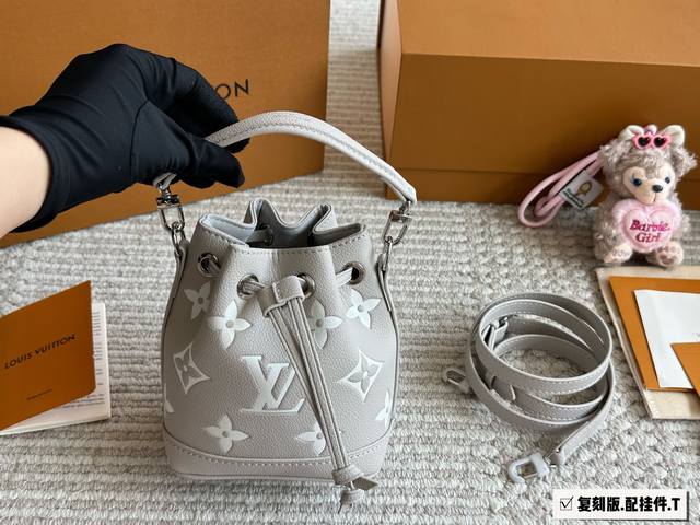 送挂件 Lv 2025年新款Nanonoe小水桶小水桶+新配色更嫩更可爱了吧 每天拥有一个亮色包包真的会提升自己的能量感 13×16双盒包装