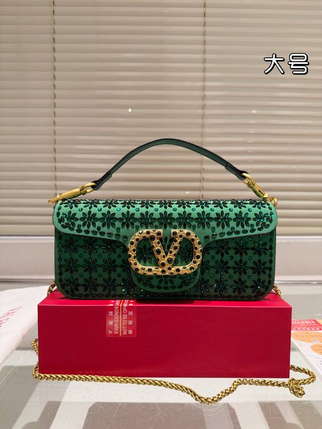 折叠盒尺寸27.10 20.9 华伦天奴 百搭经典 精致的一只 透明包 真的超级无敌巨可爱 仙气满满 小姐姐日常必入款 折叠盒尺寸27.10 20.9 华伦天奴 百搭经典 精致的一只 透明包 真的超级无敌巨可爱 仙气满满 小姐姐日常必入款