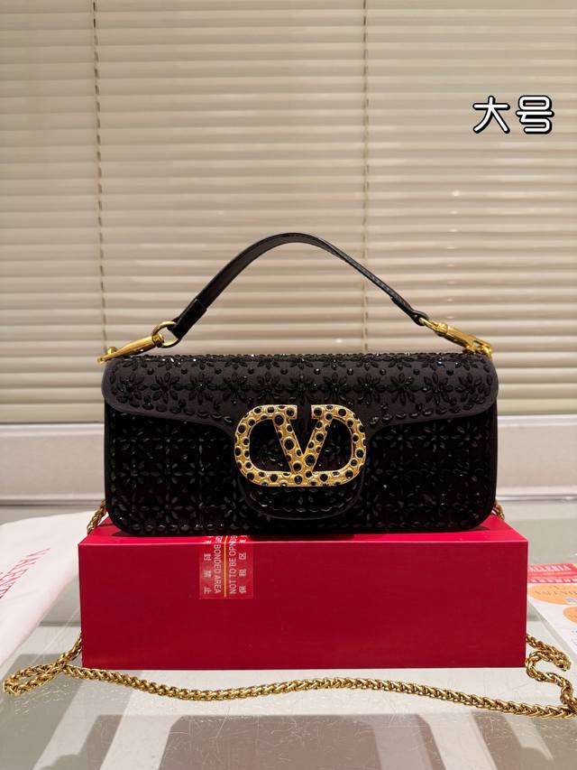 折叠盒尺寸27.10 20.9 华伦天奴 百搭经典 精致的一只 透明包 真的超级无敌巨可爱 仙气满满 小姐姐日常必入款 折叠盒尺寸27.10 20.9 华伦天奴 百搭经典 精致的一只 透明包 真的超级无敌巨可爱 仙气满满 小姐姐日常必入款