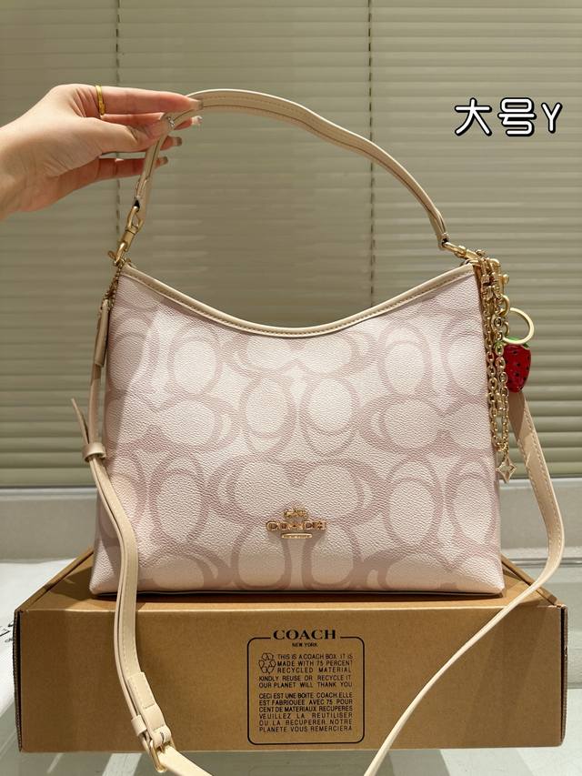 牛皮版本 配挂件 Coach 新品！Laurel 流浪包 蔻驰经典的月亮包，比腋下包容量要大一点 尺寸30 25Cm