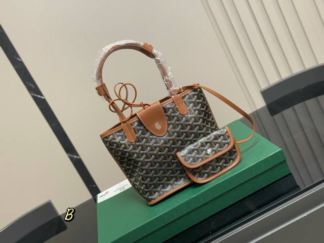 配盒 Size：20*19Cm 戈雅购物袋 属于这个季节的双面购物袋 完美1:1定制 从头到尾全部都是客订哦！ 另外收到的宝宝就会知道手腕带是立起来的[微笑][