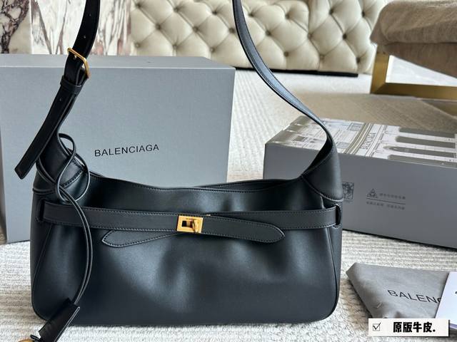 原版皮 原版皮 配礼盒 Size：34 14Cm 巴黎世家新款Hobo 大廓形包包 柔软的大廓形包包 上身慵懒感立刻Get、 真的很喜欢又方便又酷的超实用大包