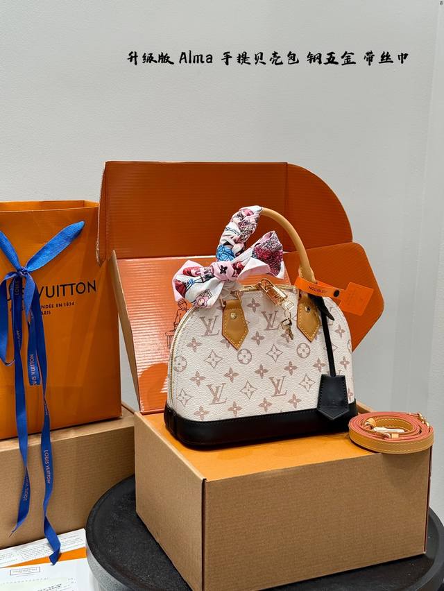 全套礼盒 升级版 钢五金!带丝巾! Lv Alma 沙丘色老花贝壳手提包 尺寸:25*20Cm 全套礼盒 升级版 钢五金!带丝巾! Lv Alma 沙丘色老花贝壳手提包 尺寸:25*20Cm