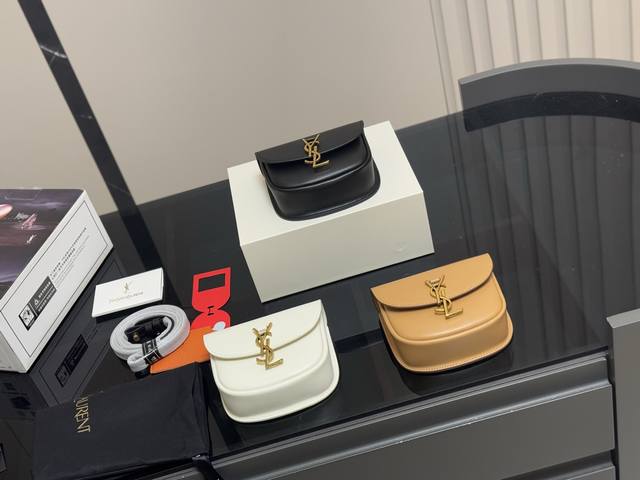 配折叠盒飞机盒 尺寸:17Cm 圣罗兰 Kala马鞍 很好看啊啊啊 这款绝对是Ysl的鼻祖！ 牛皮品质！ 太Staly！