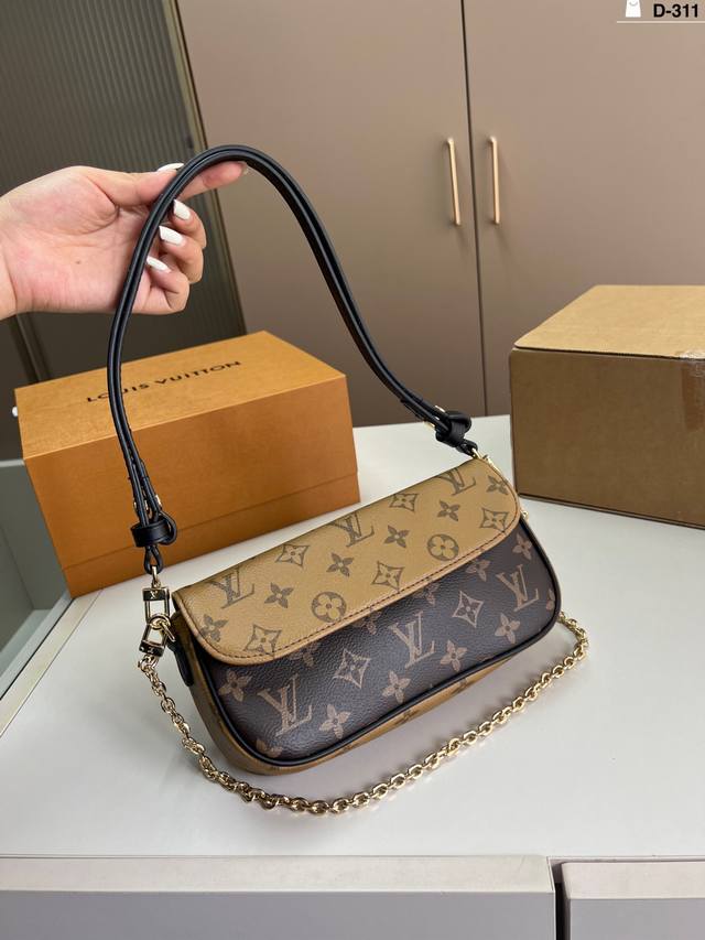 Lv 腋下新晋爆款Ivy Woc 双链条设计的麻将包 可斜挎可单肩可手提 D-311尺寸23×12折叠盒飞机盒 Lv 腋下新晋爆款Ivy Woc 双链条设计的麻将包 可斜挎可单肩可手提 D-311尺寸23×12折叠盒飞机盒