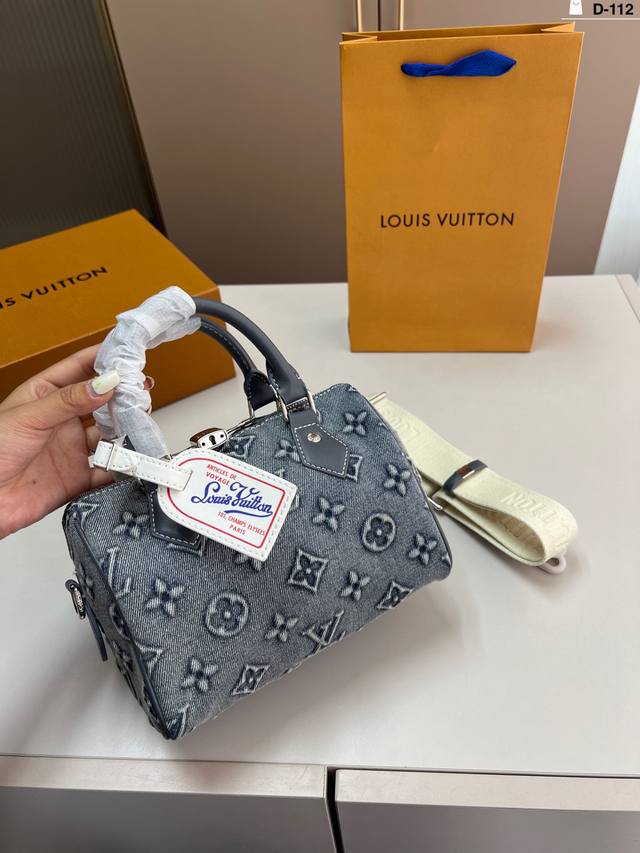 Lv丹宁牛仔系列枕头包 经典系列 时尚百搭 颜值高 日常出街首选 D-112尺寸19×15折叠盒飞机盒