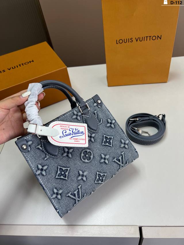 Lv 路易威登 Onthego系列 托特包 丹宁做旧牛仔Lv丛林包 真是惊艳到我了、包包挺括 很能装整体而言 非常实用 又耐造D-112尺寸18×15折叠盒飞机