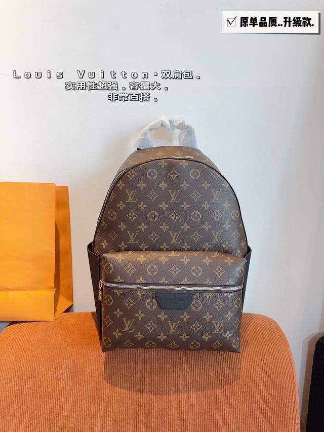 原单复刻版. Lv Discovery 双肩包 男生日常休闲搭配的理想选择~ 实用又百搭,小小的身体大大的空间 非常适合放随身物品~ 面料耐磨耐刮蹭,适合男生大 原单复刻版. Lv Discovery 双肩包 男生日常休闲搭配的理想选择~ 实用又百搭,小小的身体大大的空间 非常适合放随身物品~ 面料耐磨耐刮蹭,适合男生大