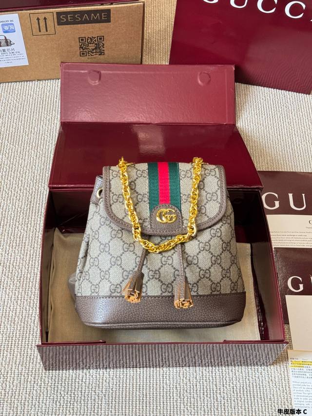 牛皮版本 Gucci 新品双肩包 原版品质！精工制作 Gucci 古奇 经典调配件 Gucci 古奇最新火款 注意！细节 这款购物袋 将标志性图案与经典印花相结