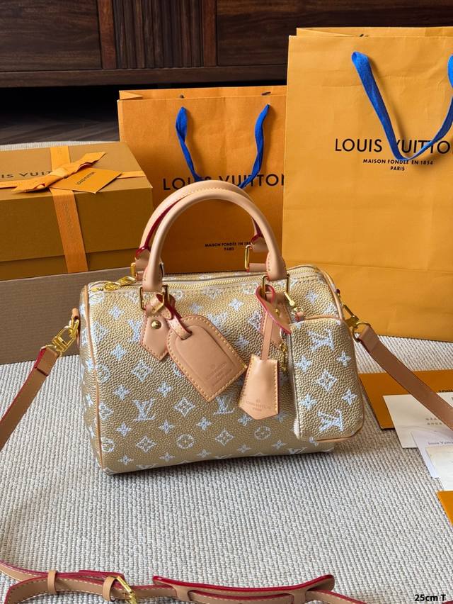 Lv Speedy 25Cm压花枕头包 Lv Speedy 枕头包 无论版型 内里和专柜毫无差别 真正原版复刻 内里可拆卸 火遍全球的爆款机场大包 机车女神包