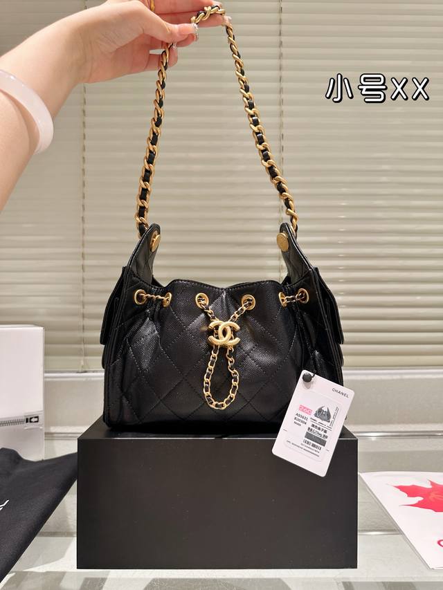 牛皮 礼盒 小香Chanel 原单牛皮Hobo水桶出货，超级柔软，亲肤感特别好！内里采用同质量！超级好物，等你来背！尺寸 22.14Cm