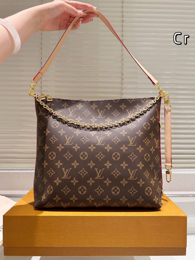 Lv新品腋下包 25Ss 原单品质 链条皮带 太啦 礼盒包装 尺寸30.28 Lv新品腋下包 25Ss 原单品质 链条皮带 太啦 礼盒包装 尺寸30.28